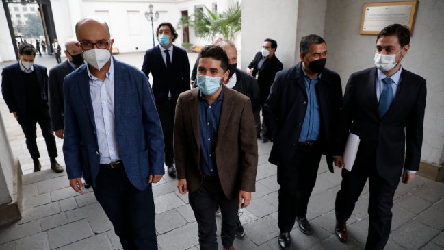 Gobierno se reúne con oficialismo para conseguir apoyos para proyecto de estado intermedio