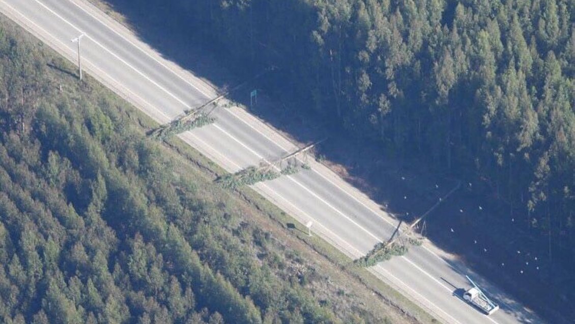 Autoridades cerraron ruta entre Arauco y Lebu por presencia de sujetos armados y bloqueos Autoridades cerraron ruta entre Arauco y Lebu por presencia de sujetos armados y bloqueos