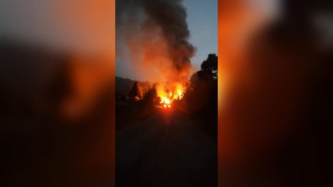 Desconocidos incendiaron histórico molino de Contulmo: Hay al menos tres heridos