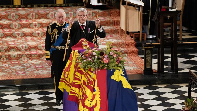 Isabel II ya descansa en Windsor