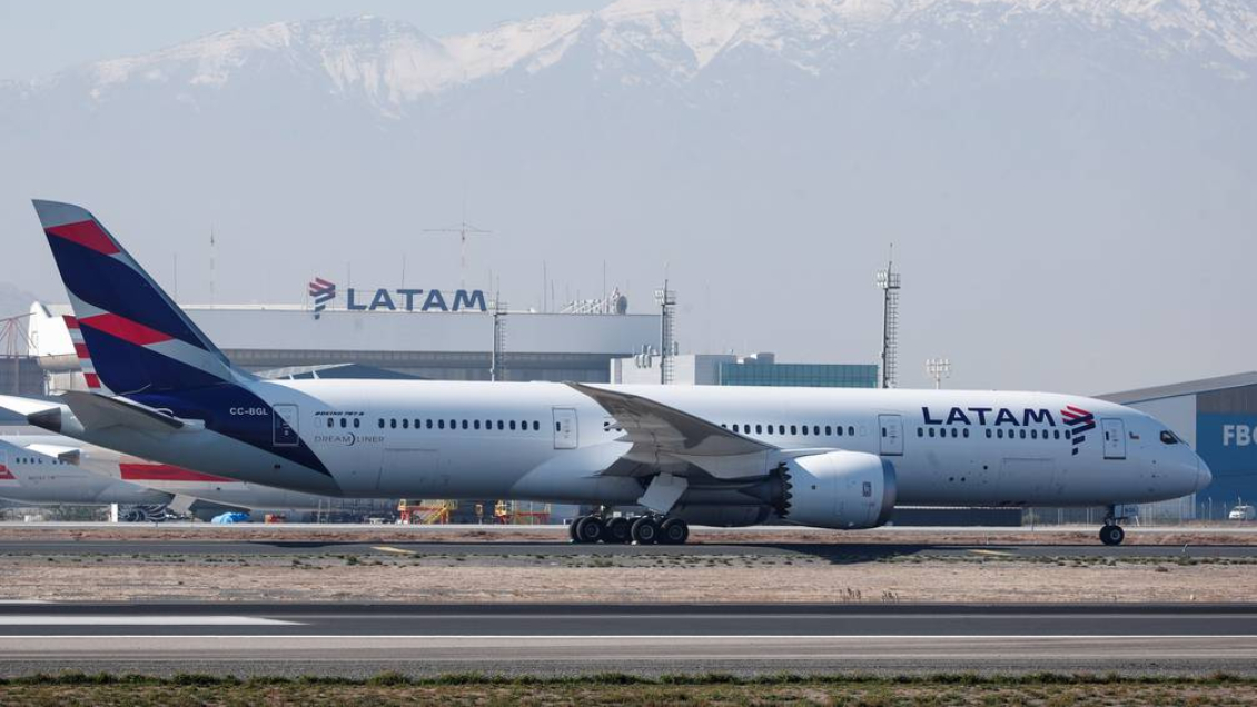 Latam Airlines alista salida del proceso de quiebra para noviembre con millonario plan de financiamiento