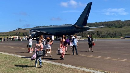   FACh volvió a realizar un vuelo para estudiantes y habitantes de Rapa Nui 