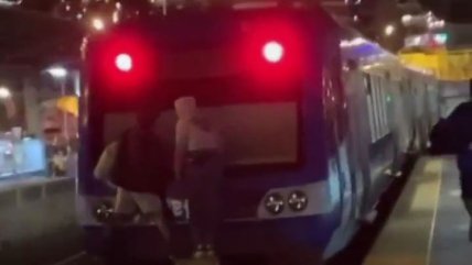  EFE prepara acciones legales contra sujetos que viajaron colgados del Metro en Valparaíso  