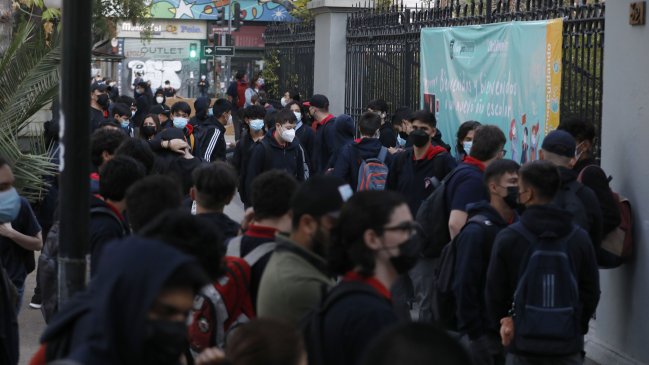 Llamado a manifestación de secundarios de Santiago pone en alerta a autoridades