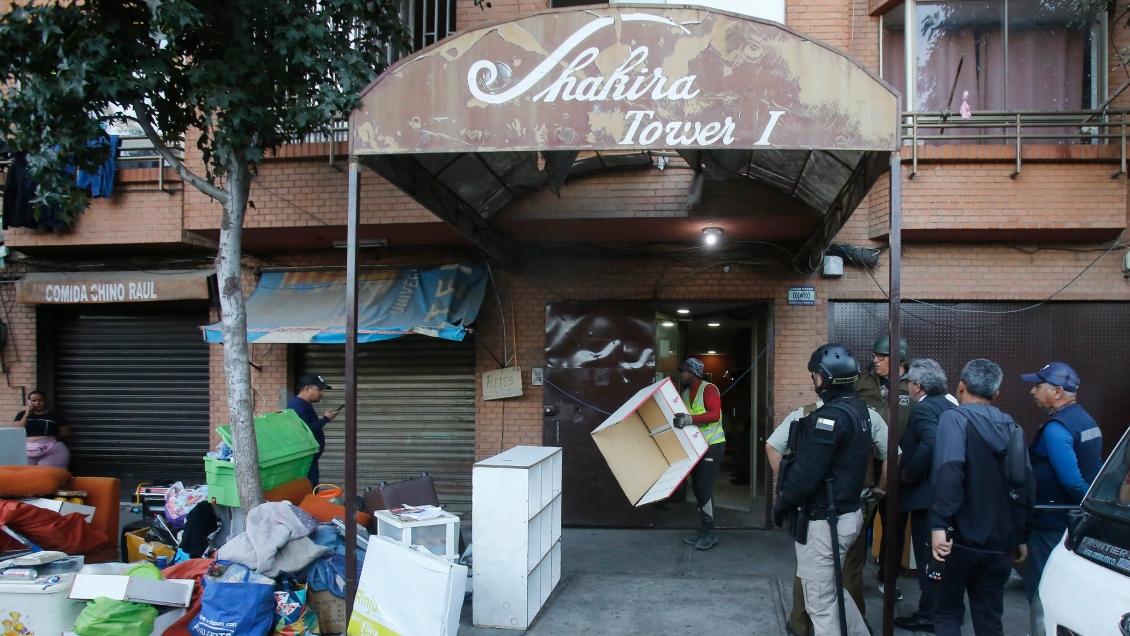 Carabineros desalojó once departamentos tomados de edificio Shakira Tower en Santiago