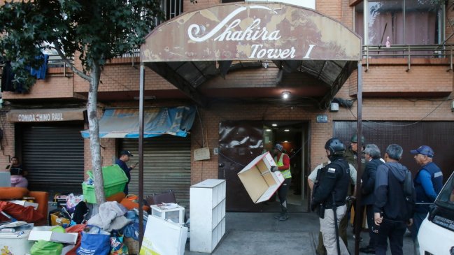 Carabineros desalojó once departamentos tomados de edificio Shakira Tower en Santiago