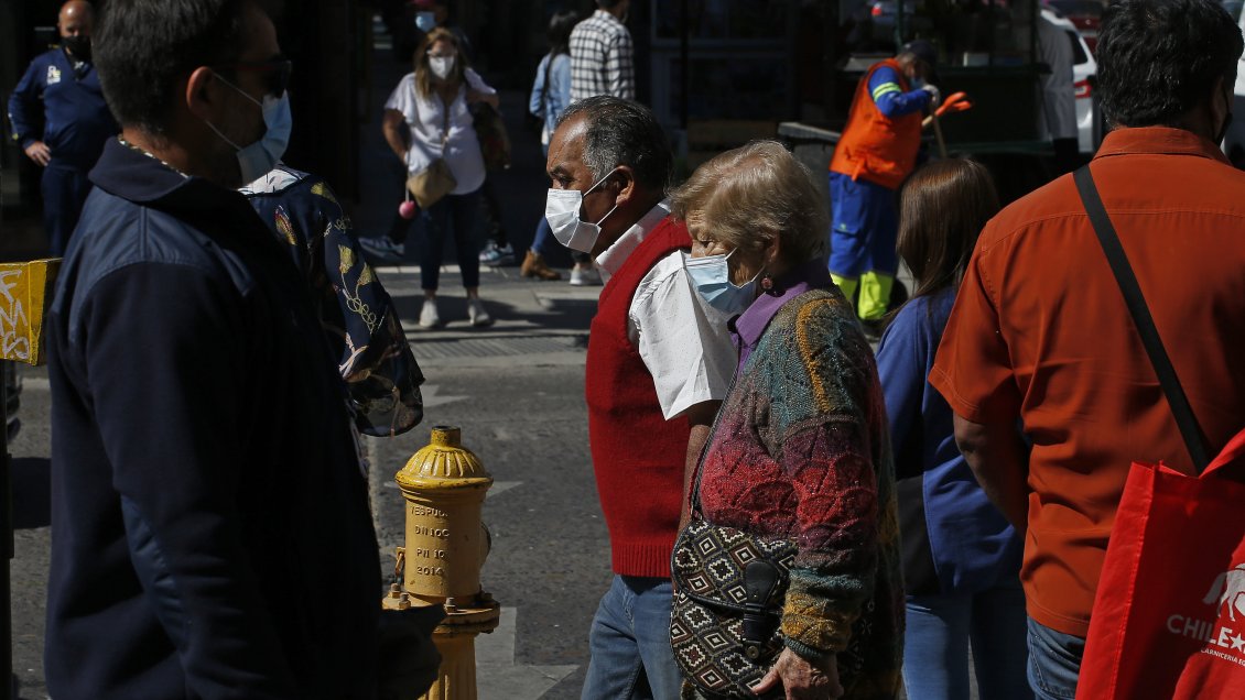 Pensiones: Edad de jubilación promedio cae tres años y esperanza de vida aumenta en diez