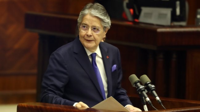 Presidente de Ecuador disuelve el Parlamento y pide adelantar elecciones