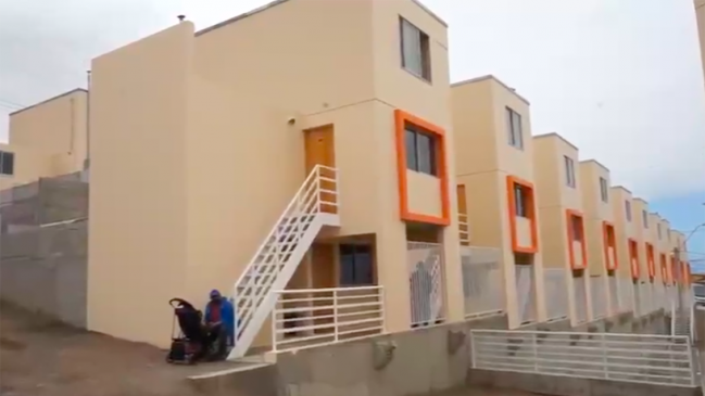 Contraloría responsabilizó al Serviu y a una constructora por grietas y filtraciones en condominio en Antofagasta