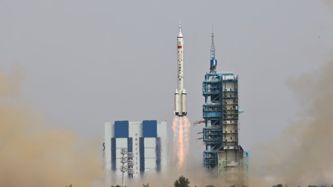 China lanza la misión tripulada que estrenará su estación espacial