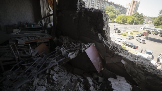Al menos 10 muertos en bombardeo contra la ciudad natal de Zelenski