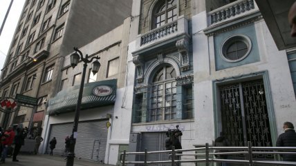  Carabineros investiga robo en supermercado frente a La Moneda  