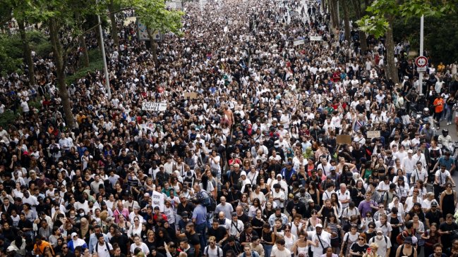 Gobierno francés pidió no generalizar sobre la policía por caso concreto de joven asesinado