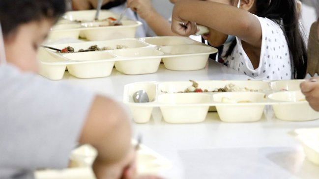 Exdirector de Junaeb de Bachelet acusó que se pagaron 3.500 millones por 30 colaciones en 2022