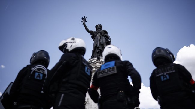 Al menos 96 detenidos y 255 autos quemados en día nacional de Francia
