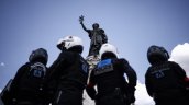 Al menos 96 detenidos y 255 autos quemados en día nacional de Francia