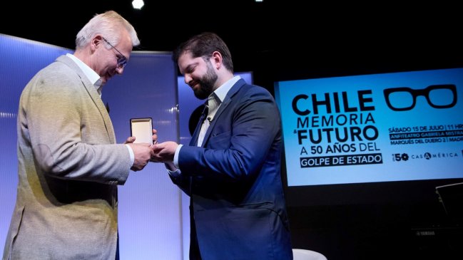 Boric condecoró al exjuez Garzón y despertó críticas en la derecha y expertos