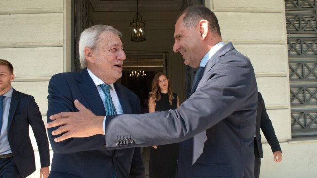 Grecia y Chile buscan impulsar la gobernanza de los océanos