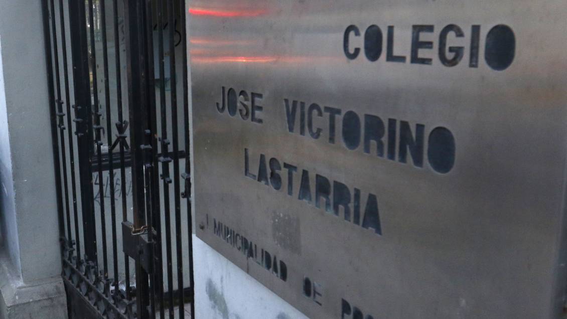 Alumno detonó bombas de ruido al interior del Liceo Lastarria