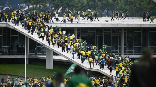 Tres bolsonaristas condenados a entre 14 y 17 años de cárcel por ataques en Brasilia
