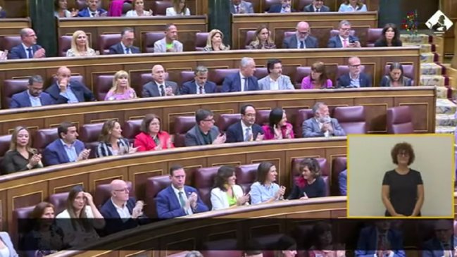 Histórico: Congreso español acogió uso del catalán, el gallego y el vasco