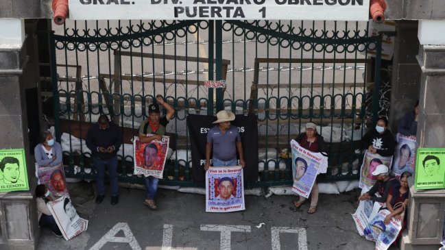 Familiares de los 43 de Ayotzinapa insatisfechos tras reunión con Poder Judicial