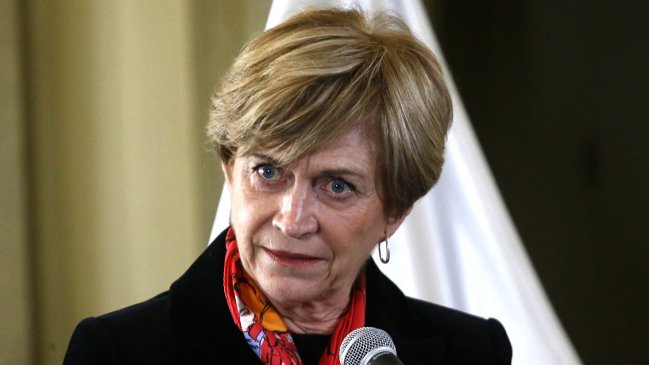 Matthei: Hay que buscar una Constitución lo más consensuada posible