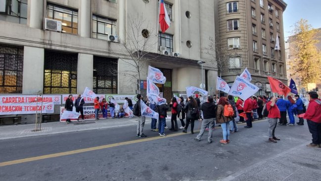 El paro va: Funcionarios de la salud acusan 