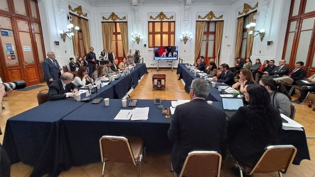Constitución: Consejero UDI asume presidencia de la Comisión Experta