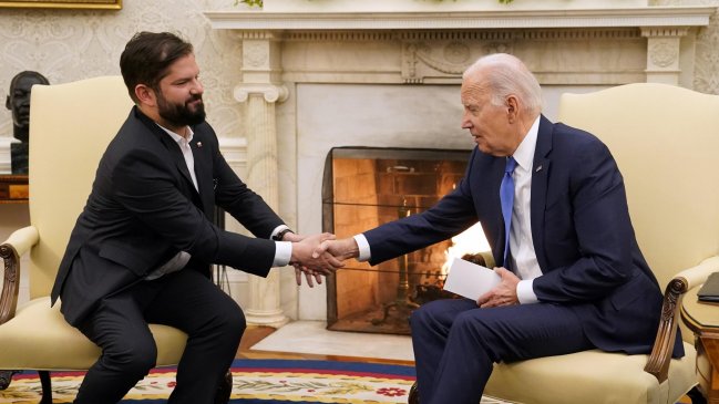 La broma de Biden a Boric por su edad