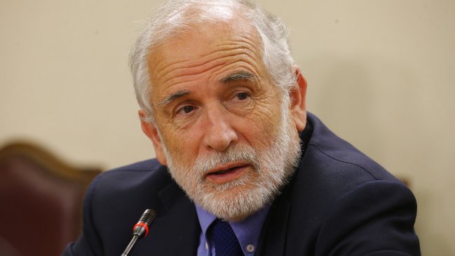 Parlamentarios anunciaron una acusación constitucional contra ministro Montes