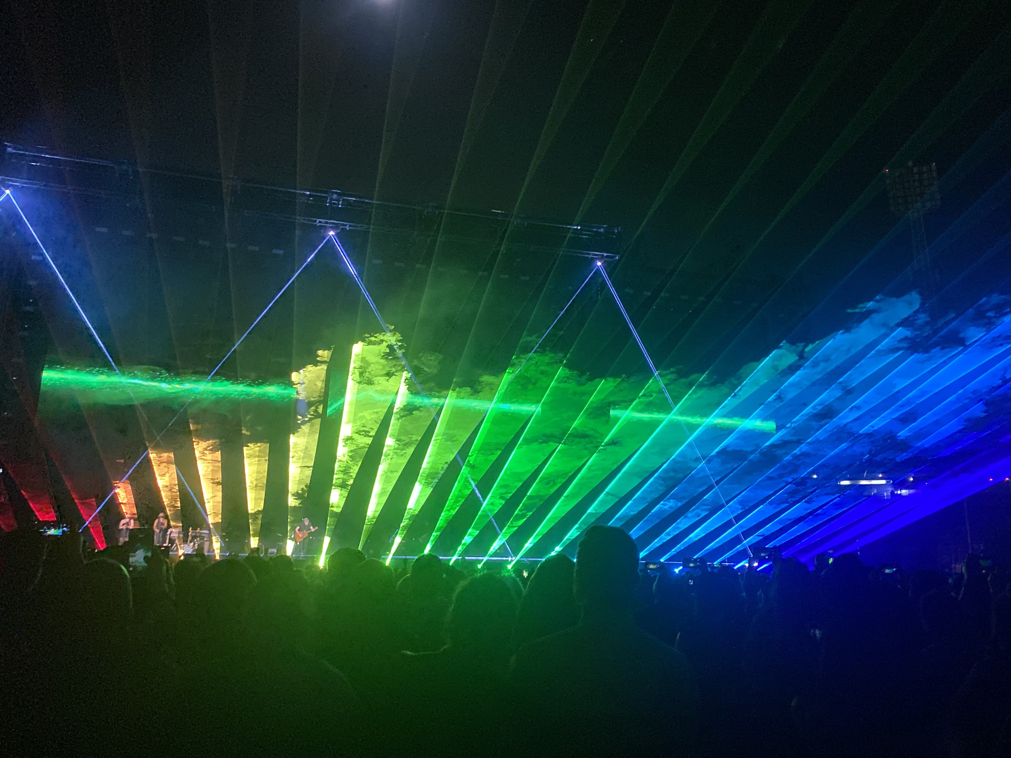 Luces multicolor en show de Roger Waters Luces multicolor en show de Roger Waters