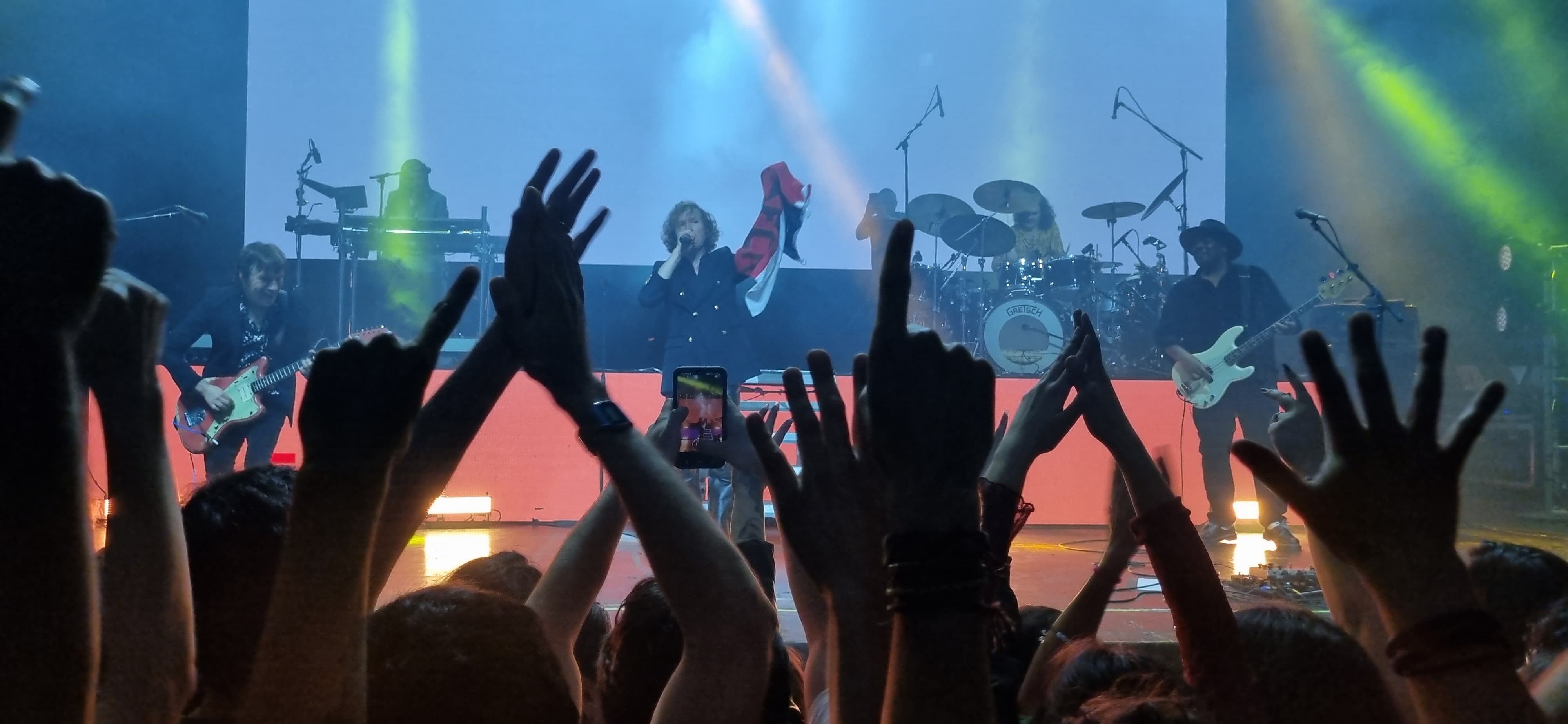 Beck se enamoró del público en Chile: "Uno de mis shows favoritos de todo el año Beck regresó a Chile con inolvidable show en el Teatro Caupolicán