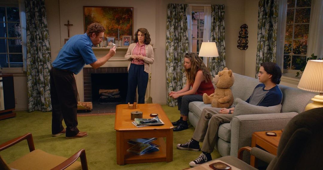 El oso "Ted" vuelve a la pantalla con precuela ambientada en los 90