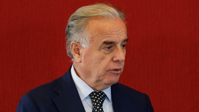 Exministro Santelices: Si cae una isapre y sus afiliados van a Fonasa aumentarán listas de espera