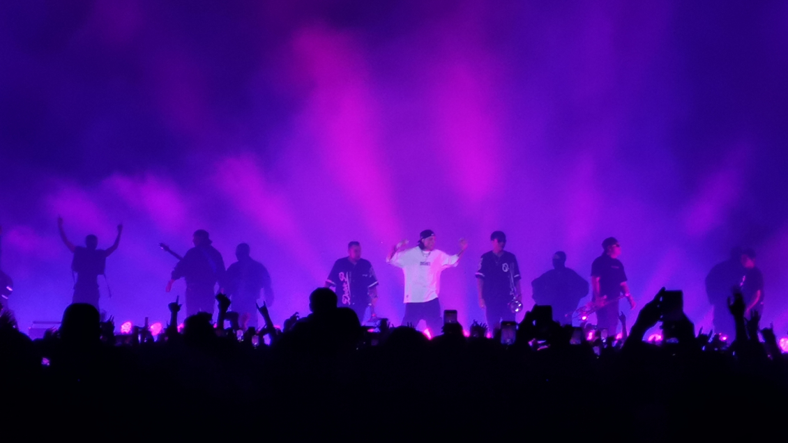 Peso Pluma y su banda actuaron en Chile