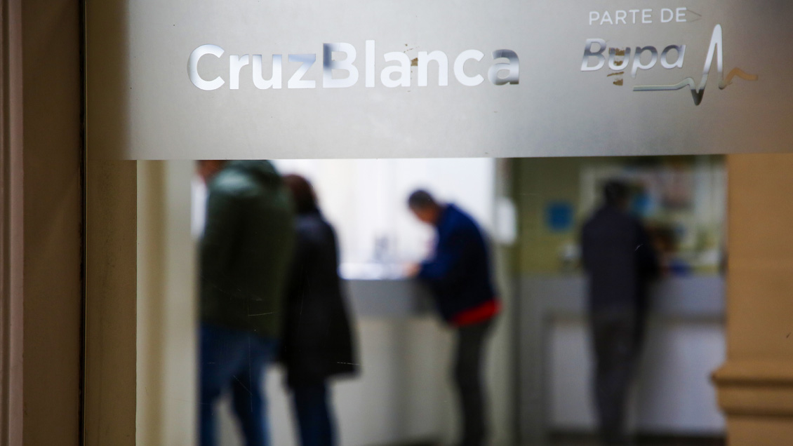 Isapres aplican fallo GES y advierten que 