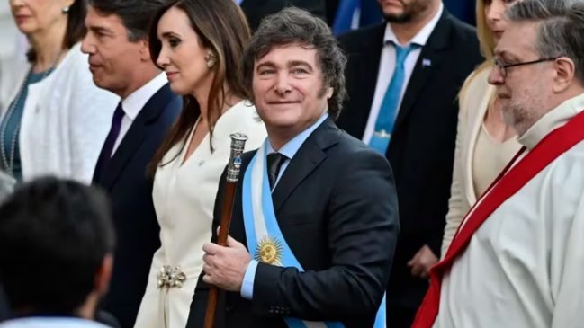 Gobierno de Milei recibirá 960 millones de dólares de CAF para pagar al FMI