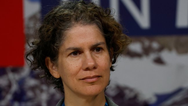 Ministra Rojas confirmó que se habló de salmonicultura en reunión donde Zalaquett