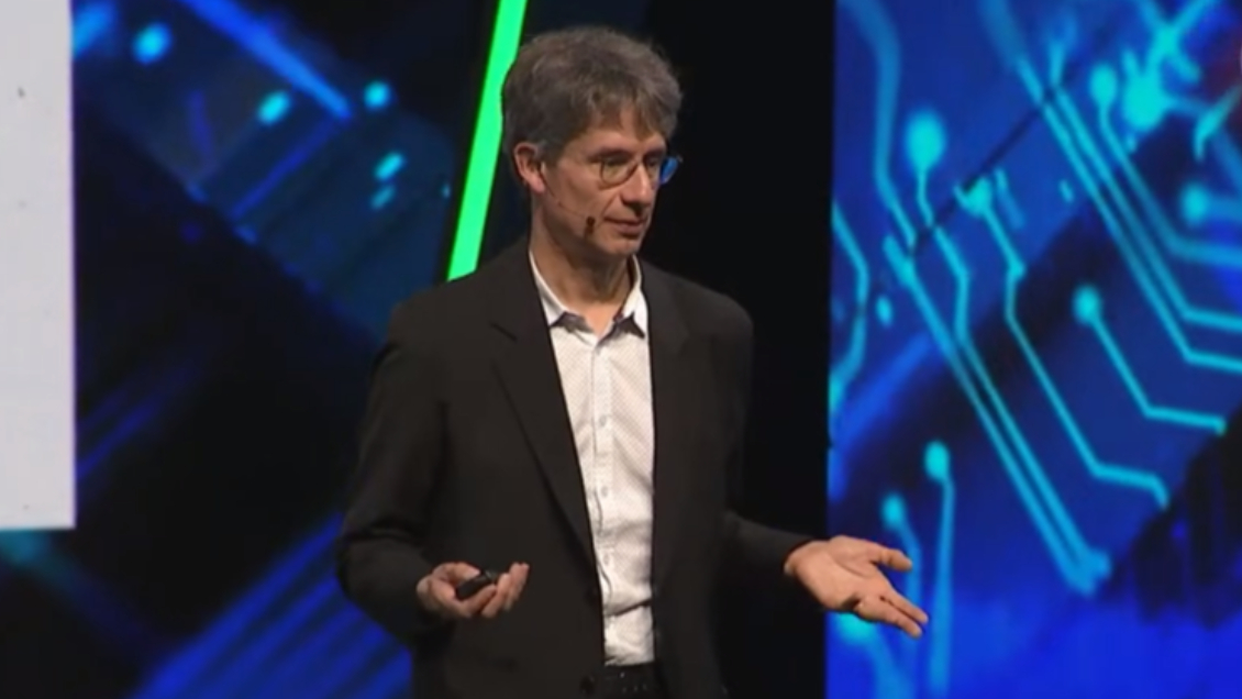 Congreso Futuro: Ensayista advirtió que la democracia está cerca de ser una 