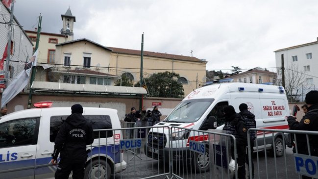 Tiroteo durante misa en una iglesia católica de Estambul deja un muerto