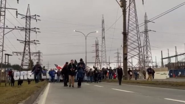 Trabajadores de Huachipato cortaron tránsito entre Talcahuano y Hualpén