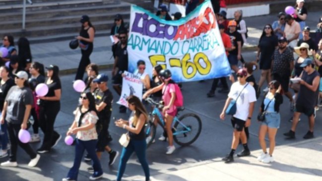 Profesores lideraron masiva marcha por las calles de Antofagasta