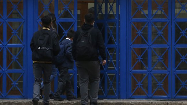 Isla de Maipo: Escolar pateó en el suelo a compañero con discapacidad