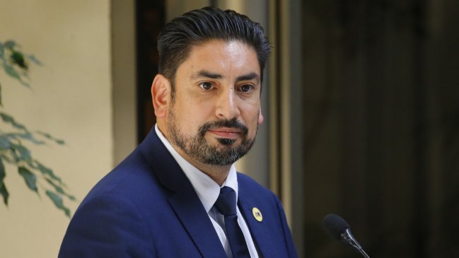 Diputado Oyarzo renunció al PDG y emplazó a Parisi: 