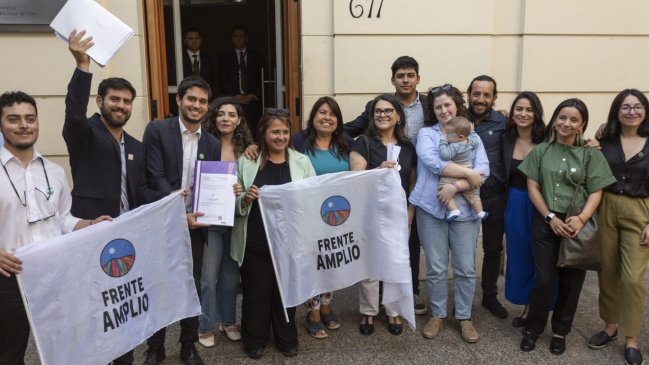 Sin Comunes, el Frente Amplio se inscribió como partido único ante el Servel