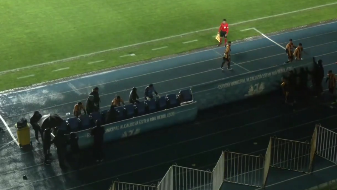 [VIDEO] El viento derribó la banca de suplentes en el Fernández Vial-General Velásquez