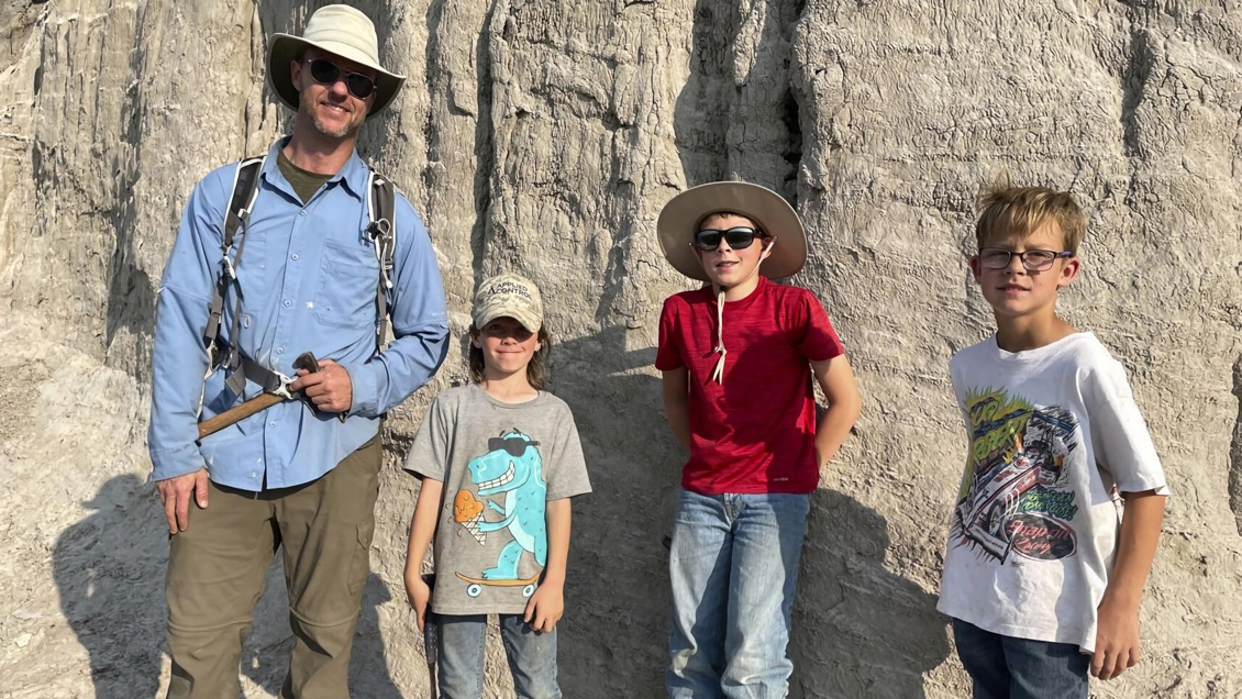 Estrenarán documental sobre niños que descubrieron un Tiranosaurio adolescente