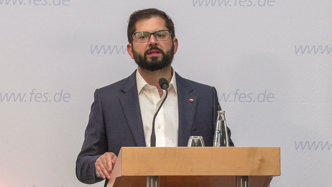 En nombre del Estado, Presidente Boric pidió perdón en Alemania a exiliados durante la dictadura