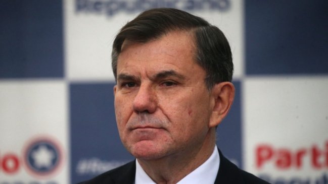 Por Republicanos: Exgeneral Bassaletti competirá contra Vodanovic en Maipú